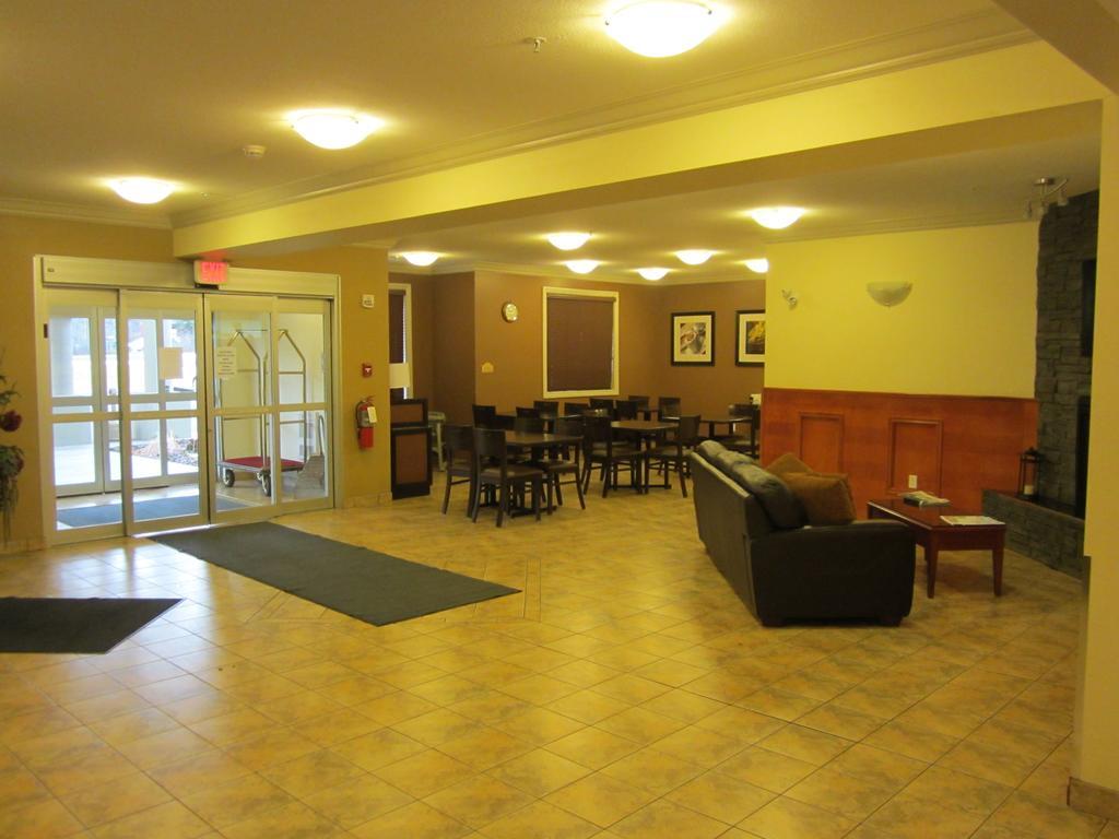 Trend Mountain Hotel & Conference Centre Tumbler Ridge Екстер'єр фото