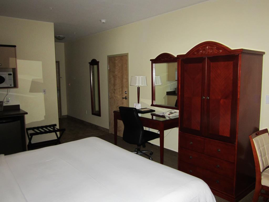 Trend Mountain Hotel & Conference Centre Tumbler Ridge Екстер'єр фото