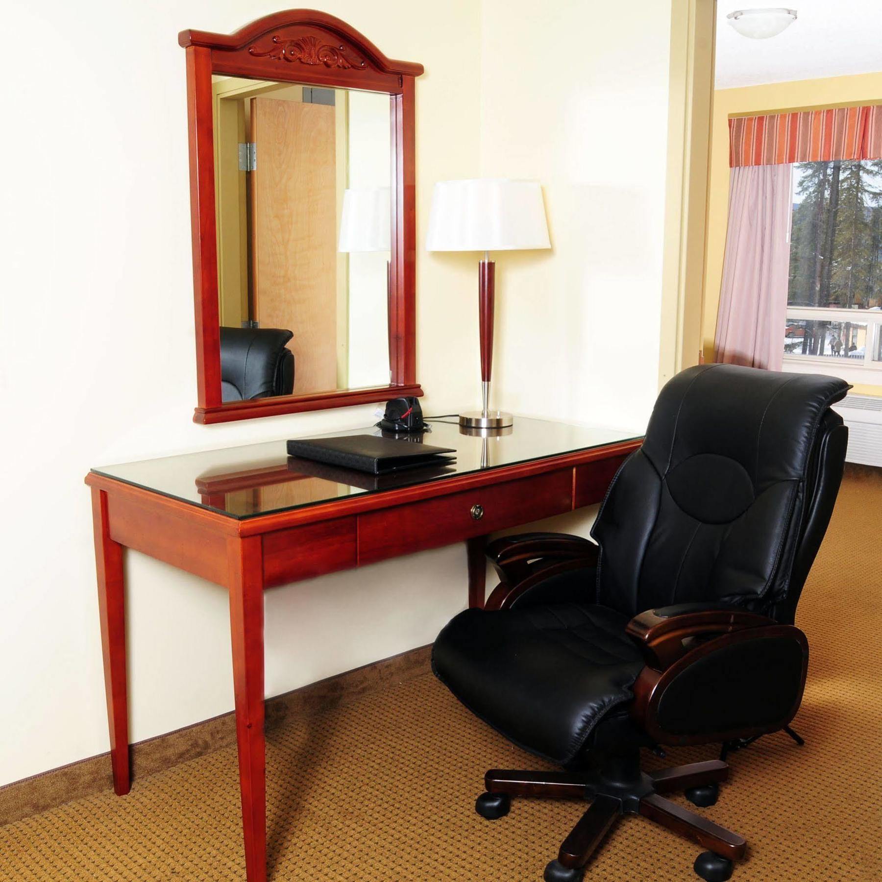 Trend Mountain Hotel & Conference Centre Tumbler Ridge Екстер'єр фото