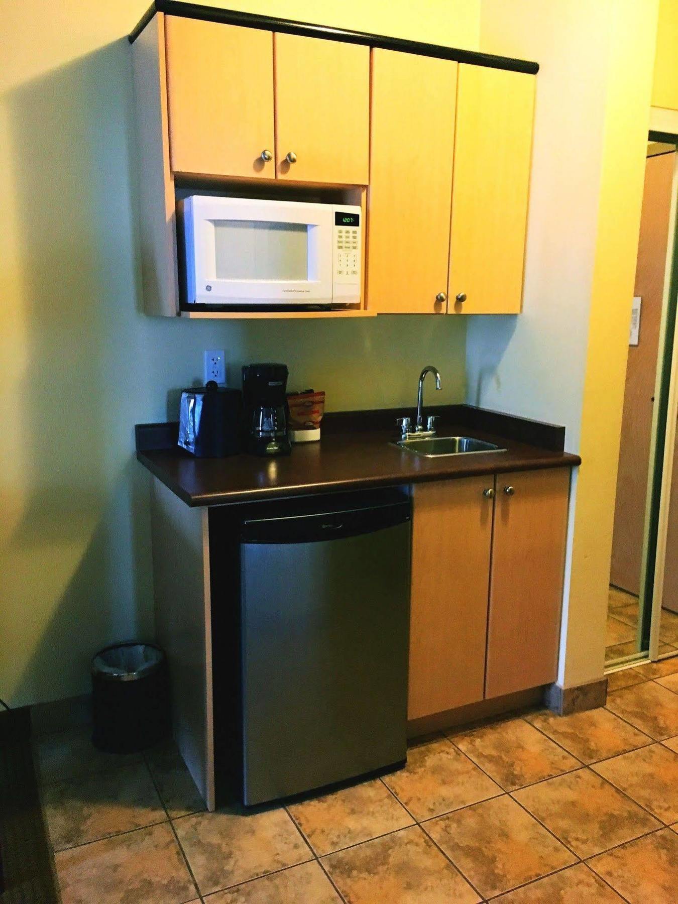 Trend Mountain Hotel & Conference Centre Tumbler Ridge Екстер'єр фото
