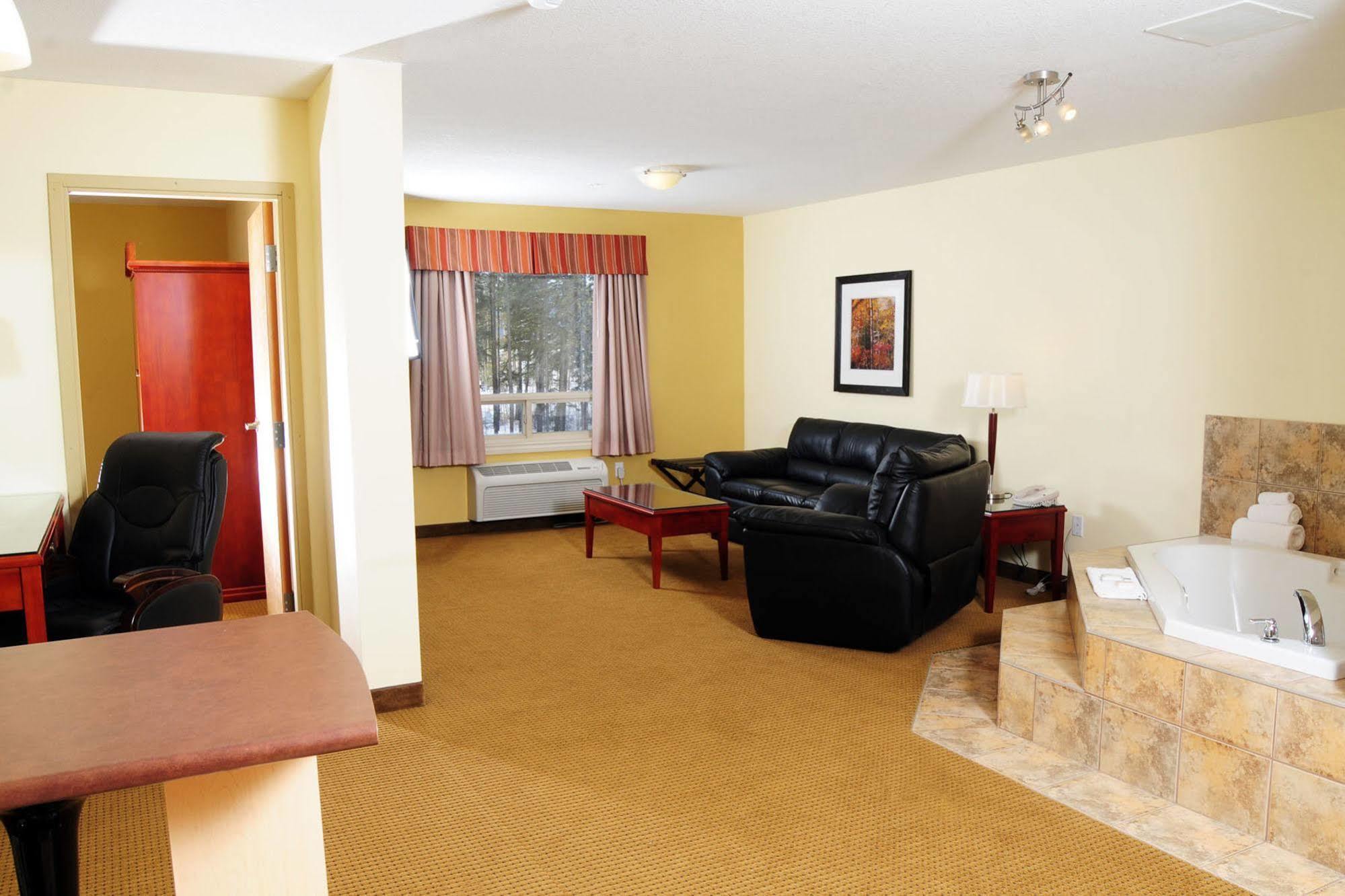 Trend Mountain Hotel & Conference Centre Tumbler Ridge Номер фото