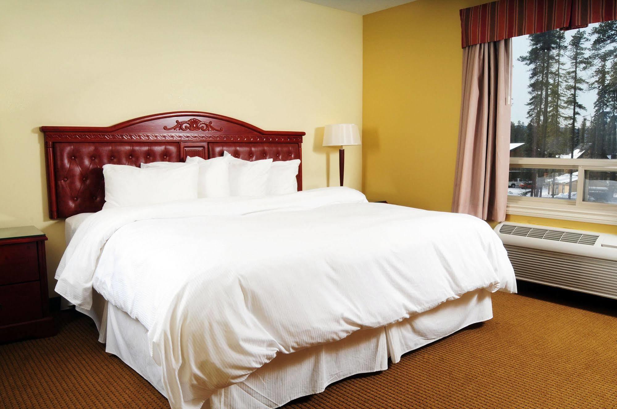 Trend Mountain Hotel & Conference Centre Tumbler Ridge Номер фото