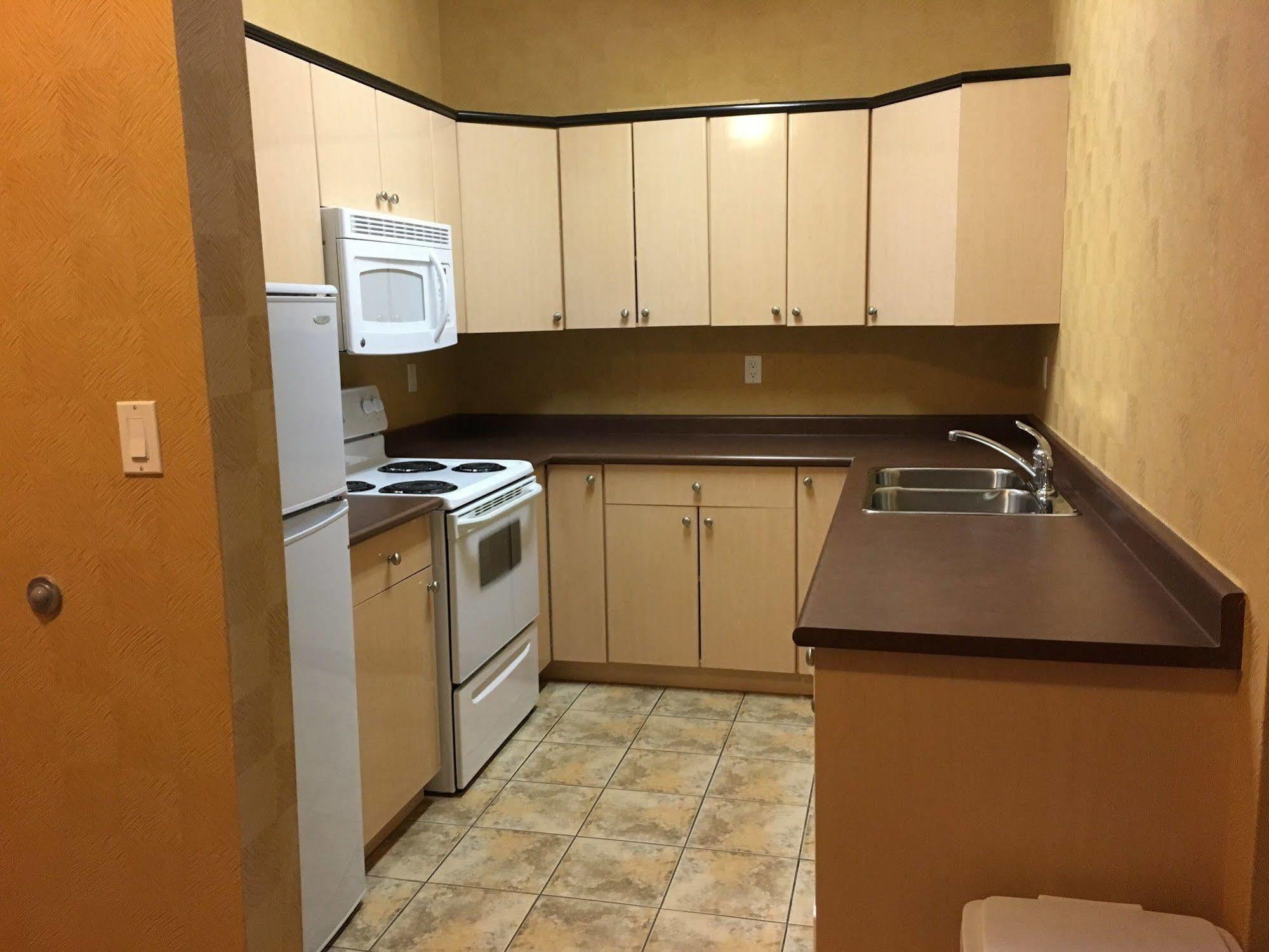 Trend Mountain Hotel & Conference Centre Tumbler Ridge Екстер'єр фото