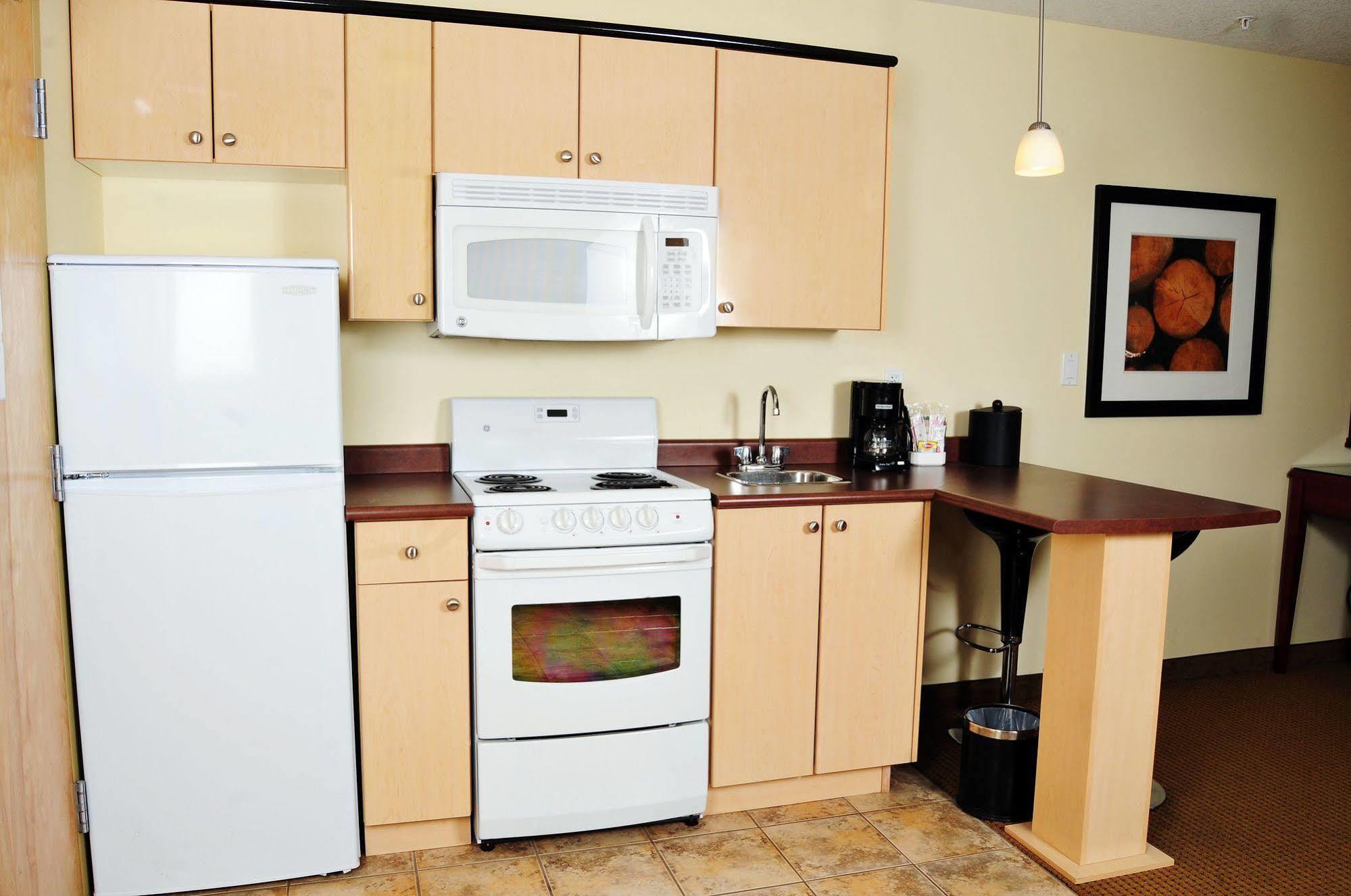 Trend Mountain Hotel & Conference Centre Tumbler Ridge Номер фото