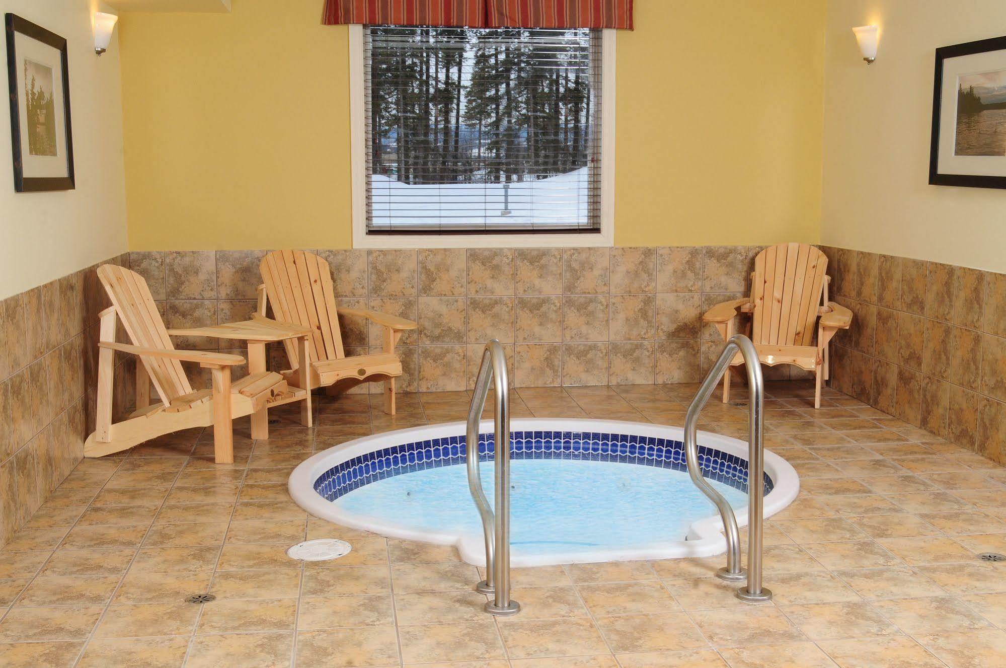 Trend Mountain Hotel & Conference Centre Tumbler Ridge Екстер'єр фото